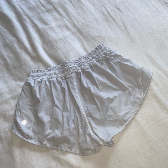 Lululemon - white hotty hot mesh side shorts 2.5” inch short length - Picture 3 of 4
